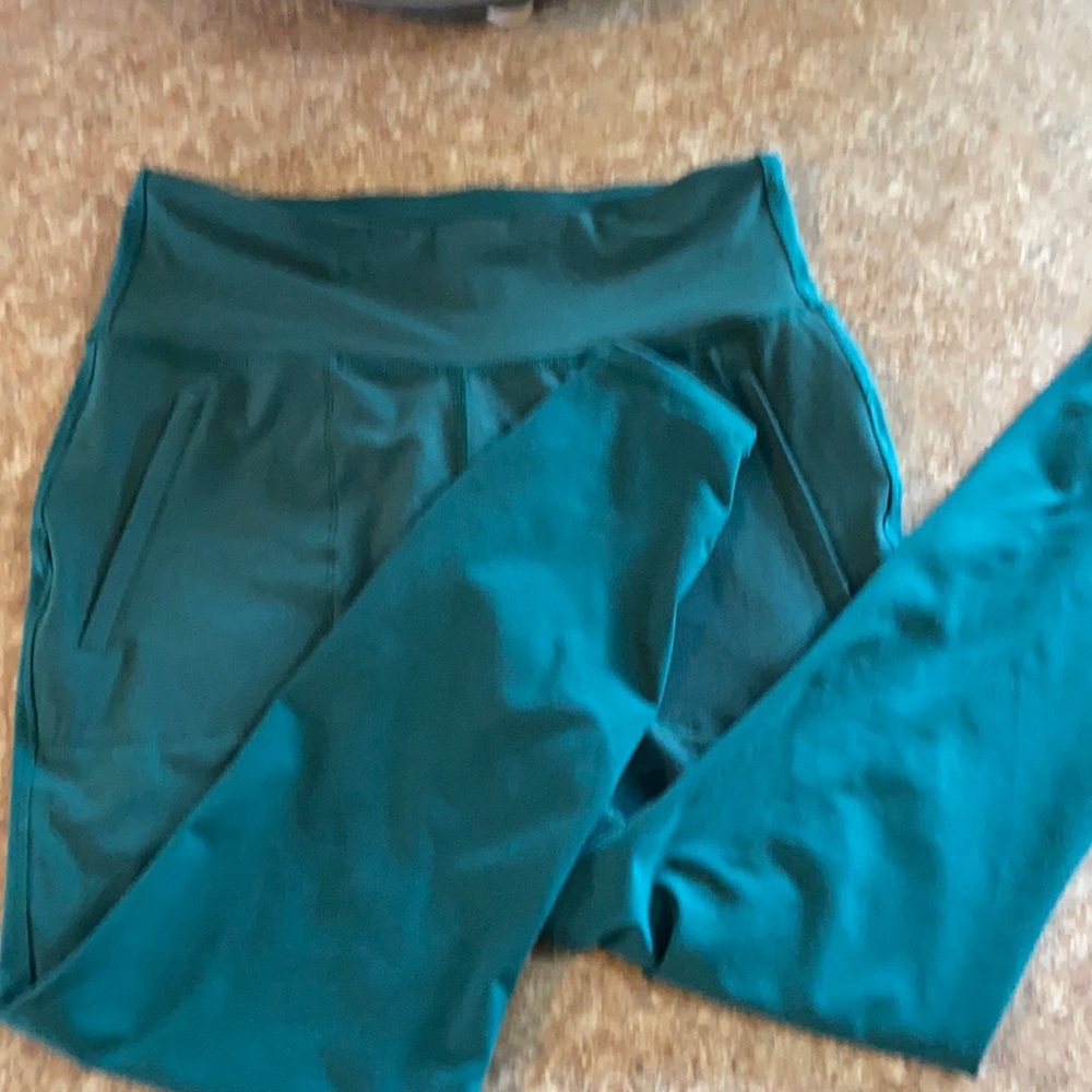Old Navy leggings with front zipper pockets